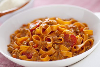 fettuccine alla bolognese, osteria da Carmela.