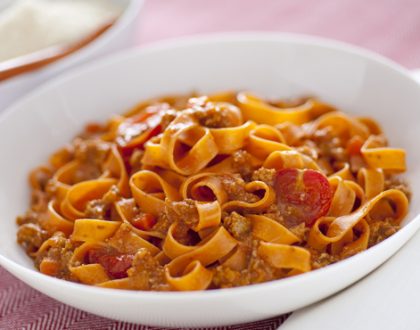 fettuccine alla bolognese, osteria da Carmela.