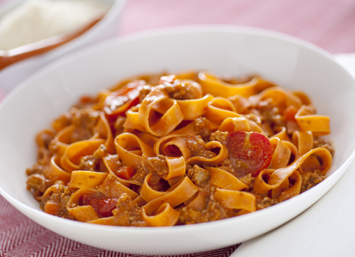 fettuccine alla bolognese, osteria da Carmela.