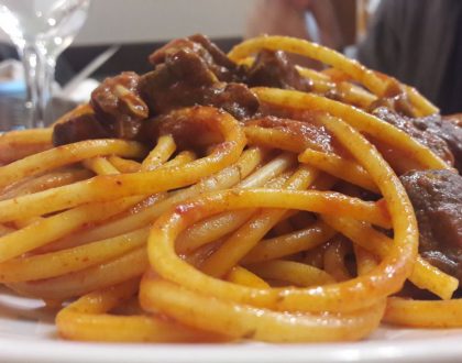 Il soffritto napoletano, le origini umili di un piatto da Re
