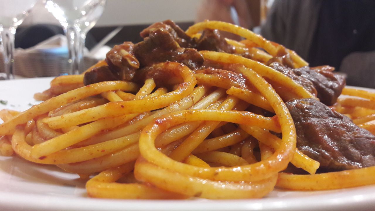 Il soffritto napoletano, le origini umili di un piatto da Re