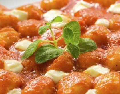 La ricetta degli Gnocchi alla Sorrentina al forno: vi sembrerà di essere in costiera