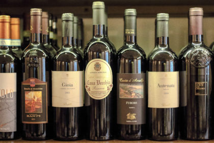 vini italiani nella cantina di osteria da Carmela