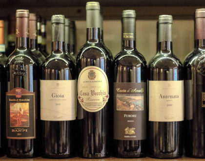 vini italiani nella cantina di osteria da Carmela