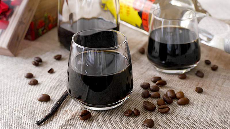 Cosa non può mancare sulle tavole pasquali? Il Liquore al caffè, ecco la ricetta